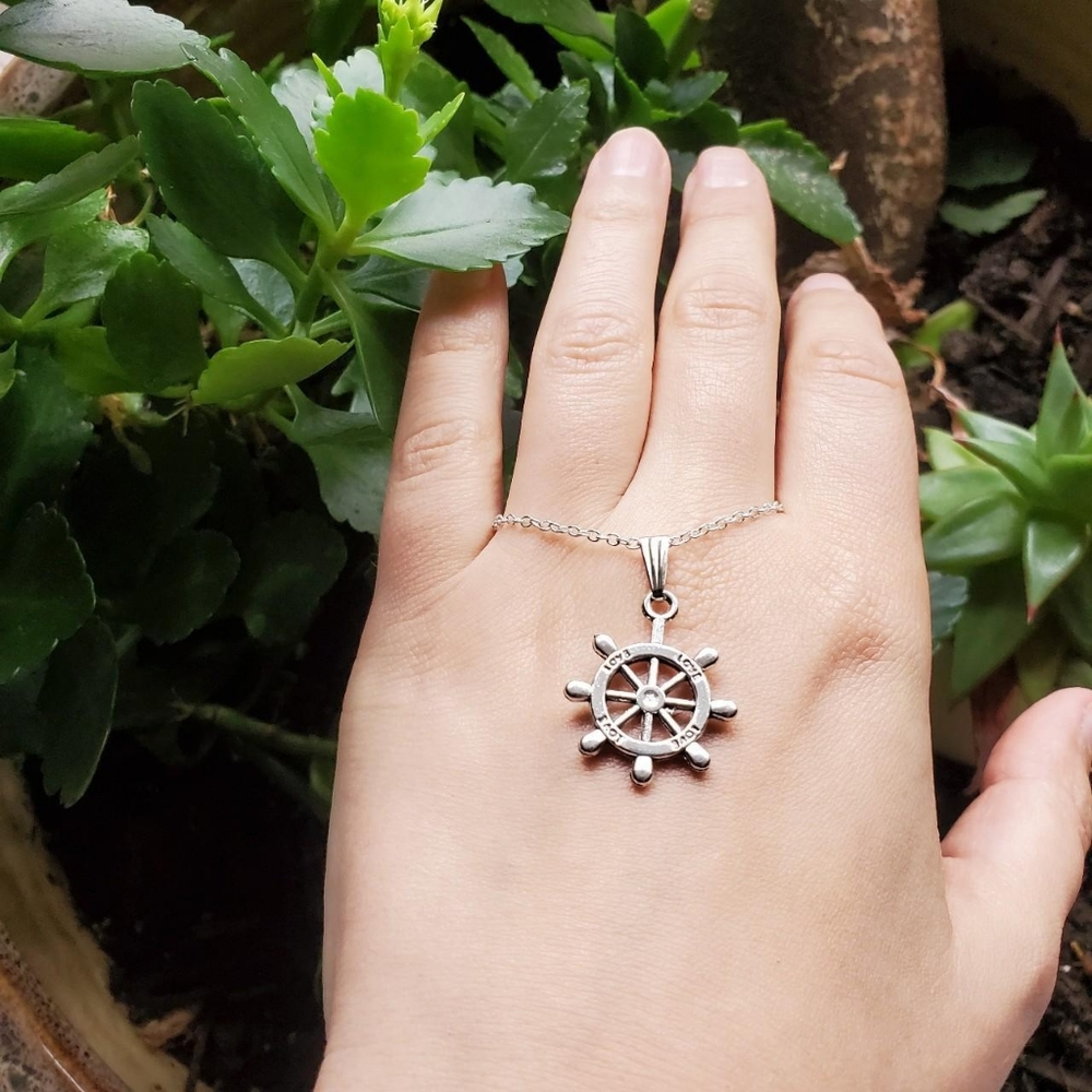 New Silver Ship Wheel Necklace - Picture 2 of 12